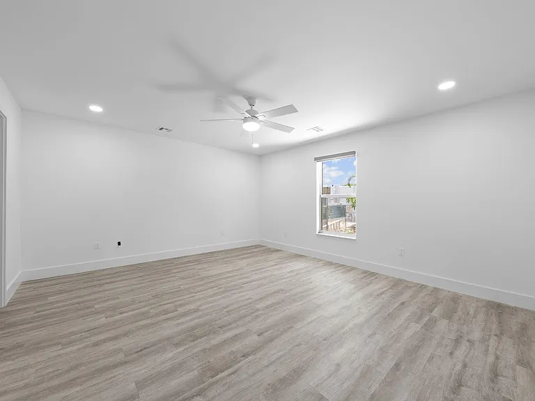 720 McIntosh St — Photo 13