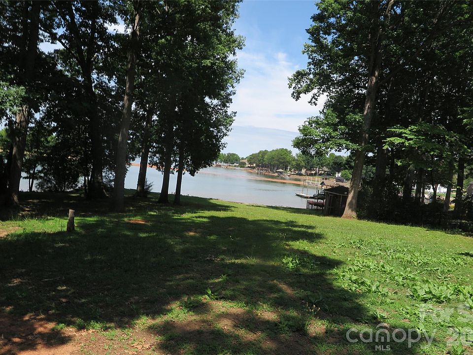 1st image of 2844 Morris Ln