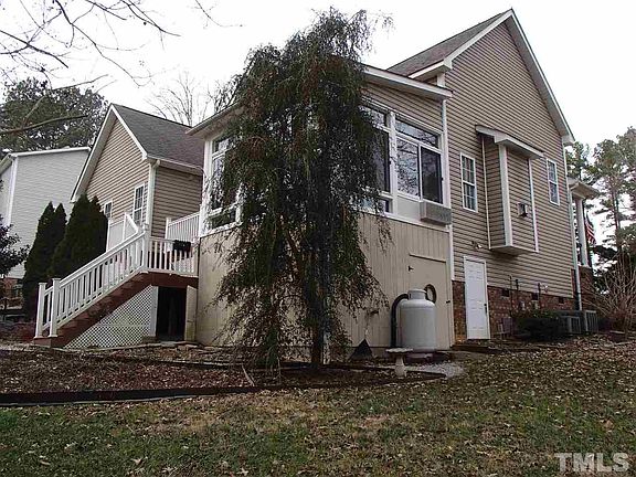 3rd image of 24 E Thicket Dr