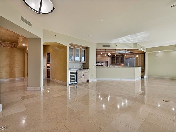 4th image of 9101 Alta Dr #402