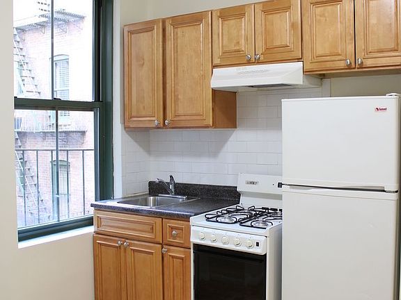 3rd image of 535 E 78th St APT 4F