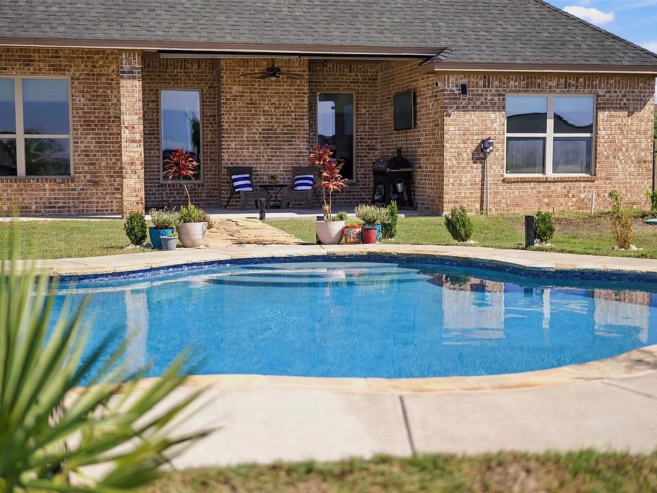 1st image of 139 Stanford Ln