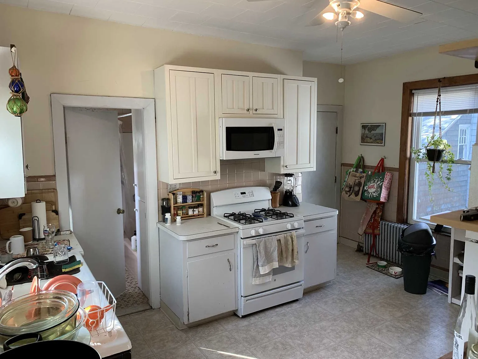 4 bed, $3,200 — Photo 2