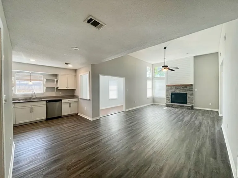 815 Boulevard De Lorleans — Photo 3