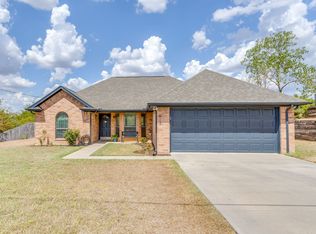 613 E 1st St, Weatherford, TX 76086