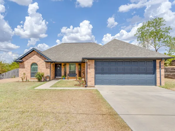 613 E 1st St, Weatherford, TX 76086