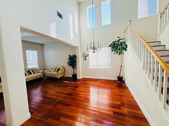 5th image of 5563 Grenview Way