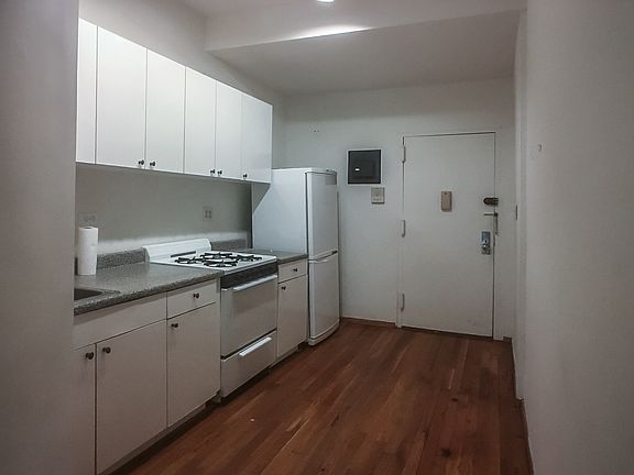 4th image of 331 E 17th St APT 4C