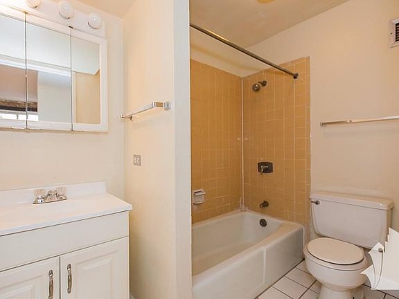 3rd image of 1220 Lasalle St #3