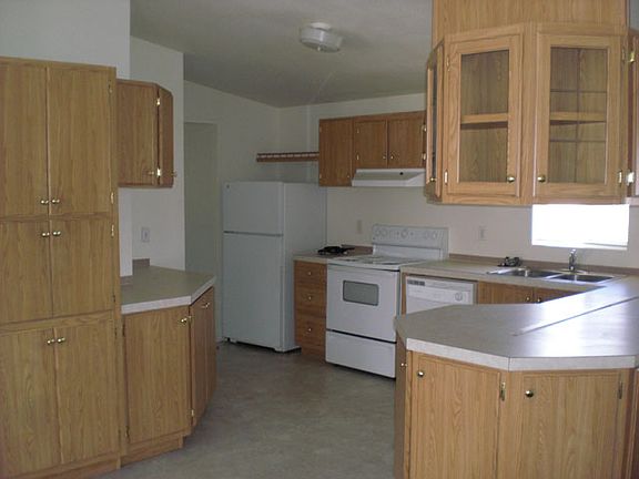 4th image of 735 W 1st St Trailer 28