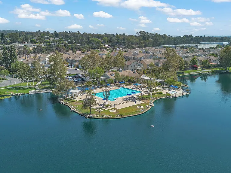 10 Clearwater Cv — Photo 3