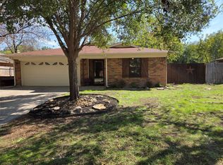 421 Allencrest Dr, White Settlement, TX 76108