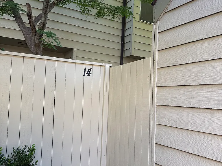 750 Lincoln Rd — Photo 2
