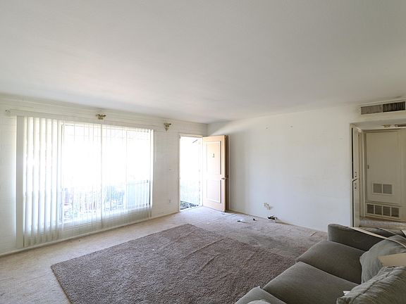 3rd image of 10605 W La Jolla Dr