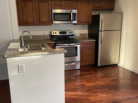 2nd image of 1090 University Ave