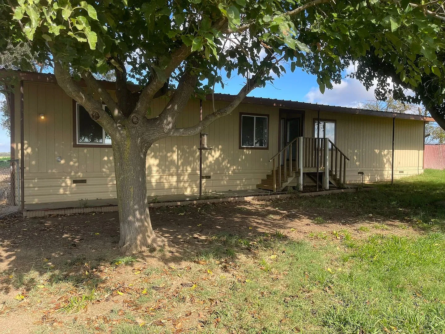1616 Cornelius Ave — Photo 1
