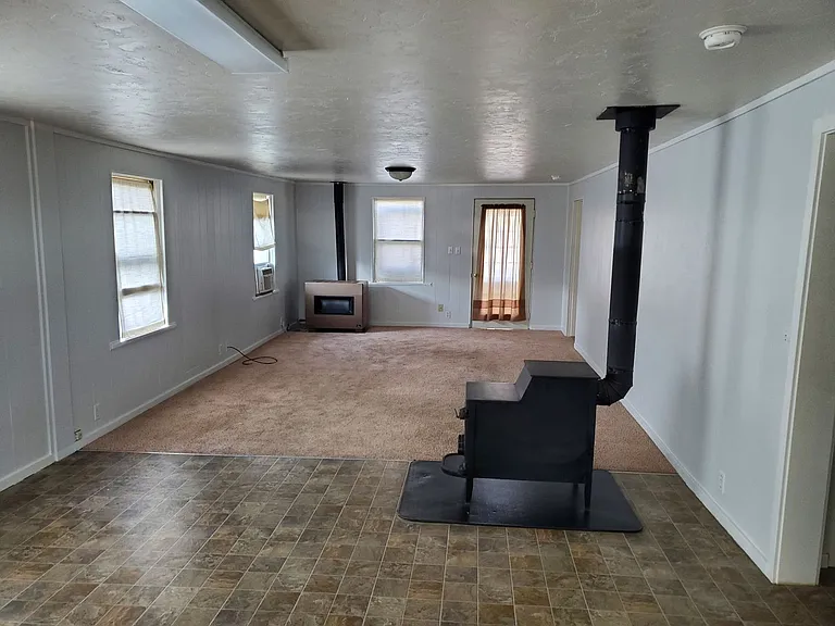 1034 S Main St — Photo 3