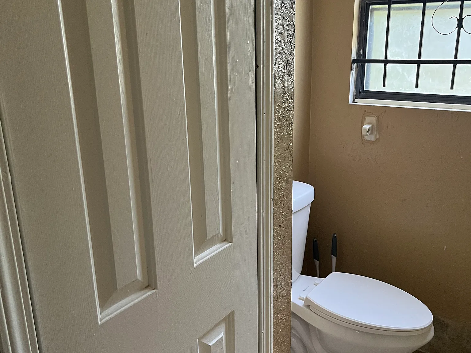 3 bed, 2.0 bath, 1106 sqft, $1,400 — Photo 1