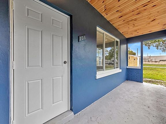 3rd image of 108 SE 23rd Street