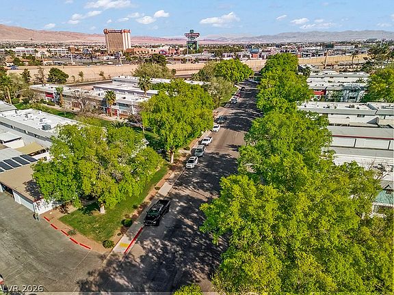 4th image of 213 Greenbriar Townhouse Way