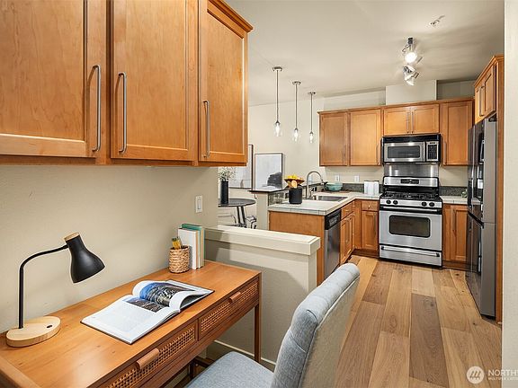 5th image of 410 NE 70th Street #204