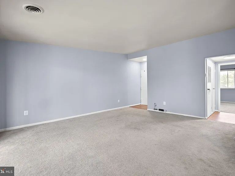 10320 Rockville Pike #401 — Photo 6