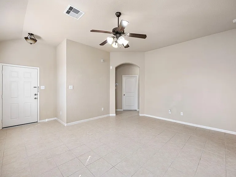 20935 Brodie Ln — Photo 6