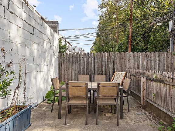 3rd image of 253 Wyckoff Ave #2