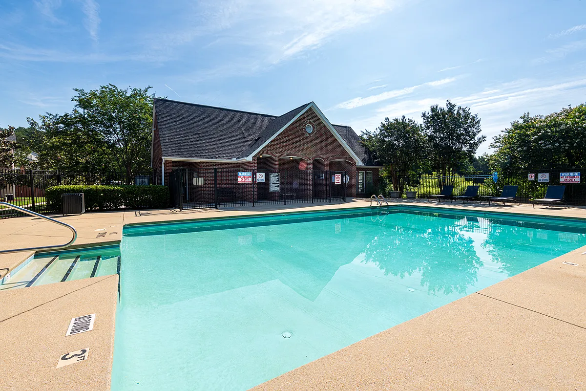 Building Photo - 2400 Cluette Dr