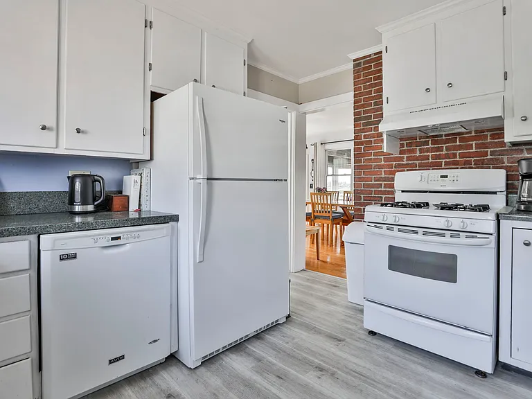17 Harbor St — Photo 6