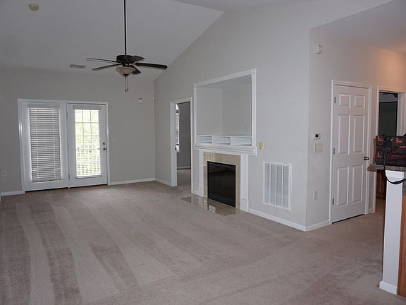 4th image of 612 Marshtree Ln Unit 302
