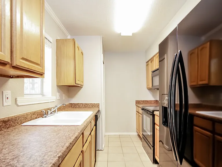 1050 Brownwood Dr — Photo 6