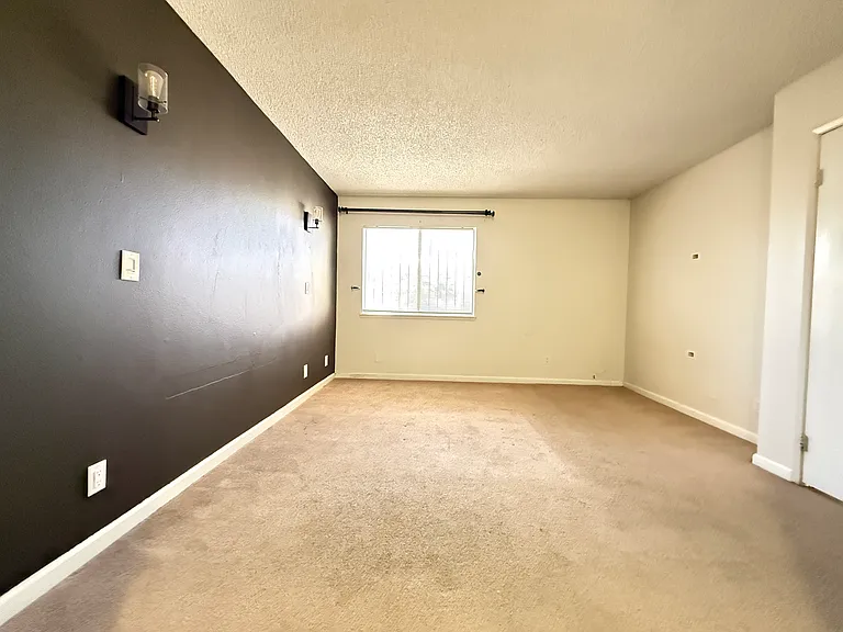 4272 Hampshire Green Ct — Photo 15