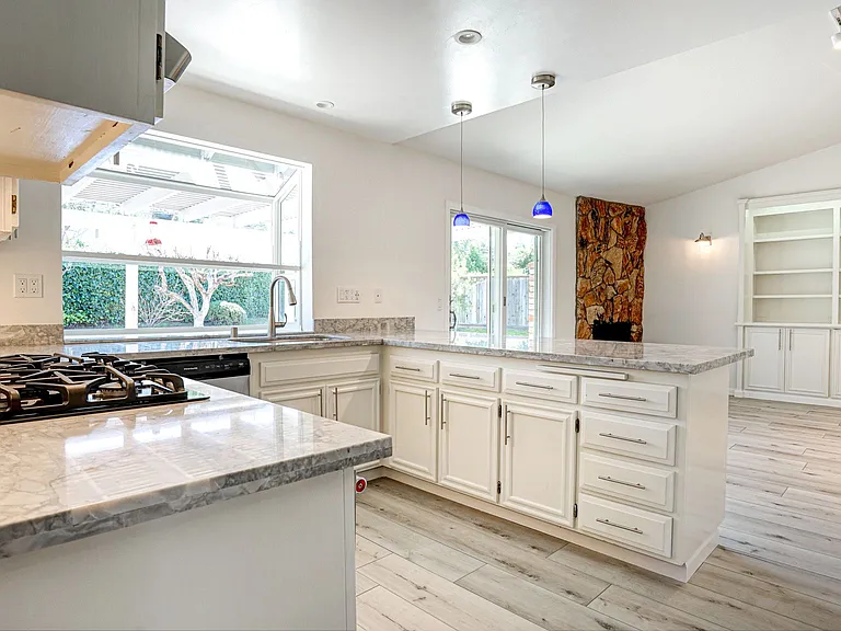 118 Van Buren Ct — Photo 10