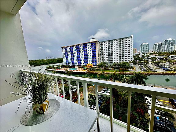 5th image of 500 Bayview Dr APT 717