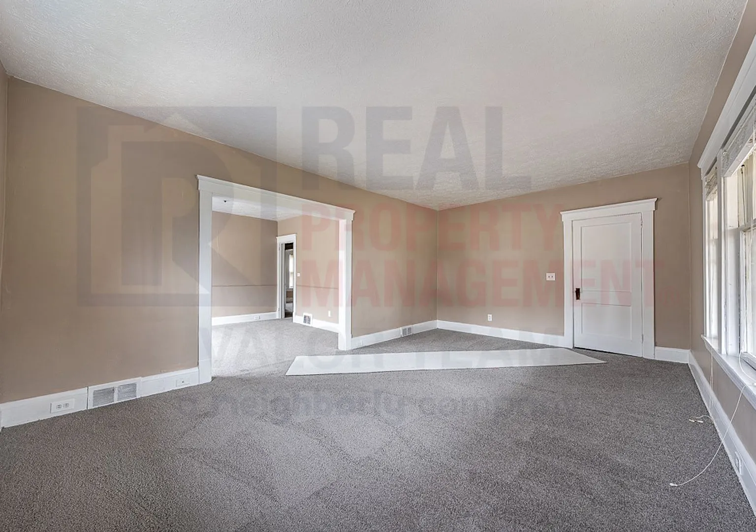 121 Logan St — Photo 4