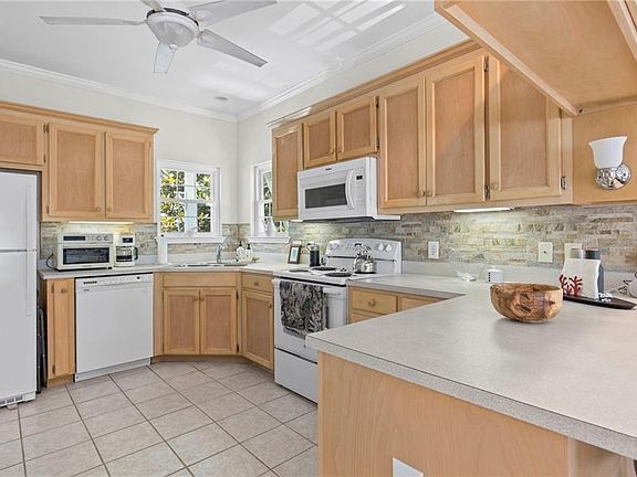 4th image of 703 Hunley Pl