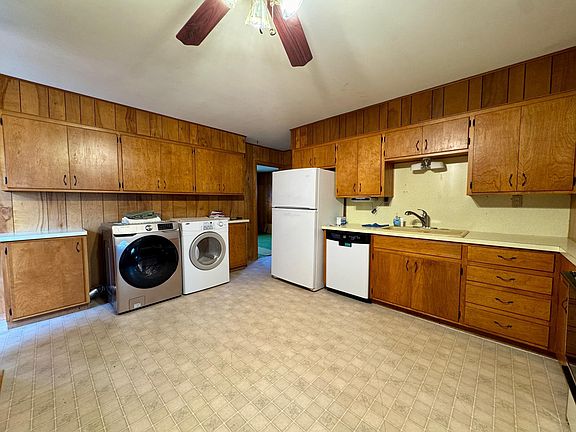 3rd image of 415 Central Ave SE