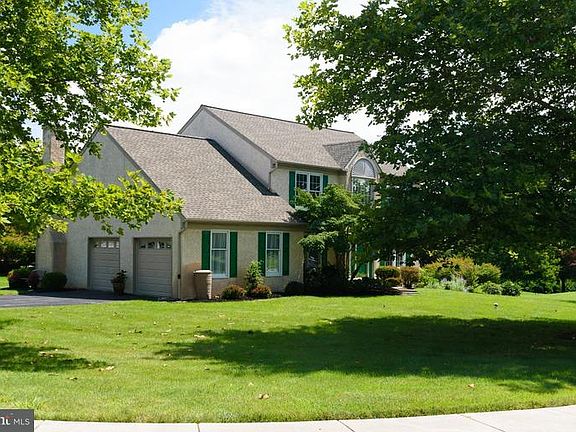 2nd image of 801 Graystone Ln