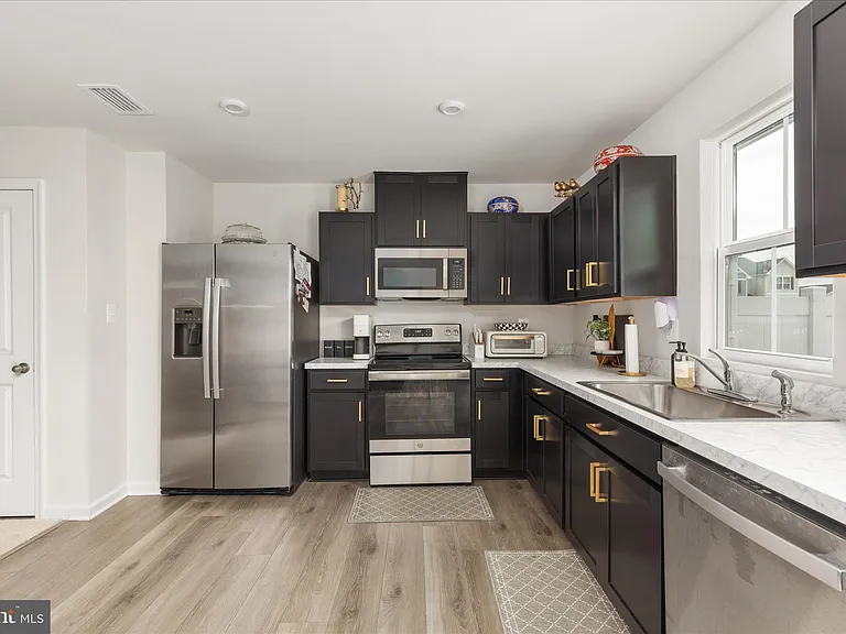 130 Calais Pl — Photo 16