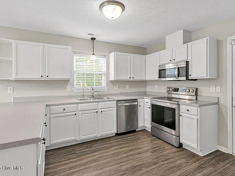 201 Ross Ct — Photo 15