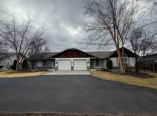 2826 SW Salmon Ave, Redmond, OR 97756