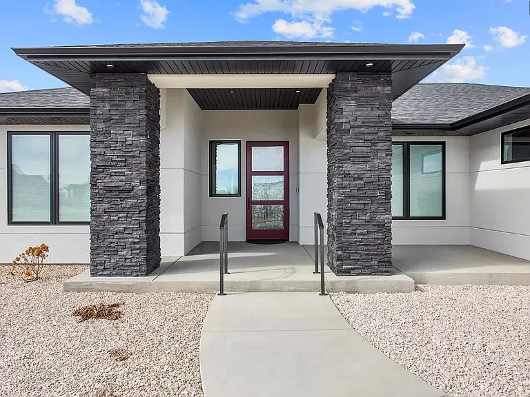 2504 Aspen Creek Trl — Photo 2
