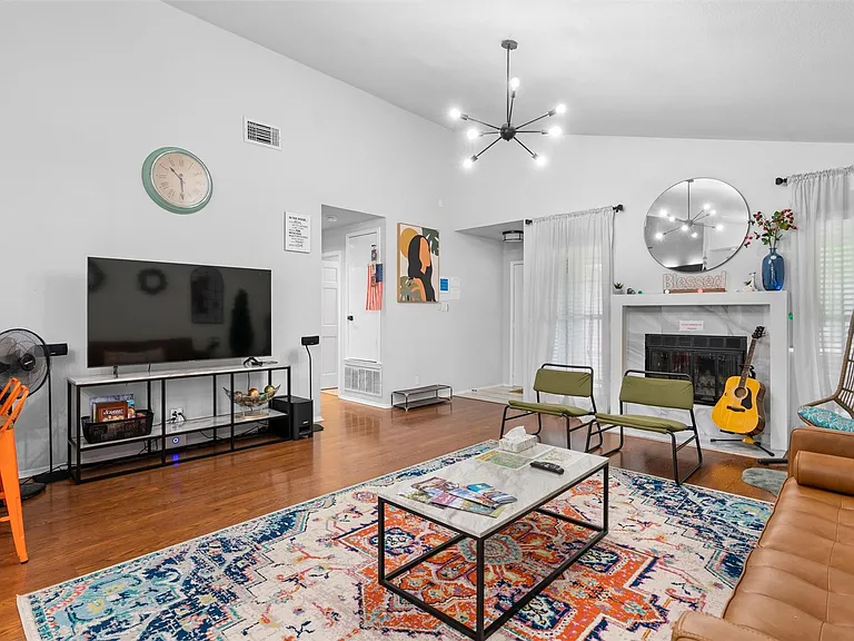 512 Edwards Dr — Photo 6