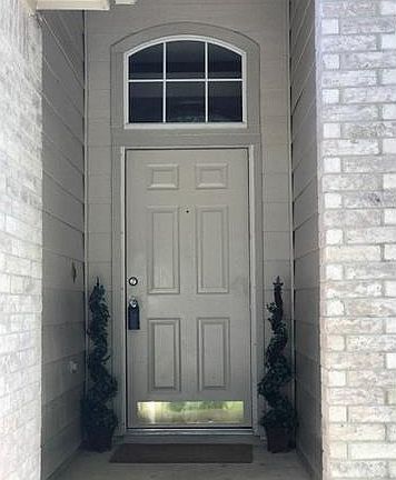 2nd image of 918 Cedar Crest Dr