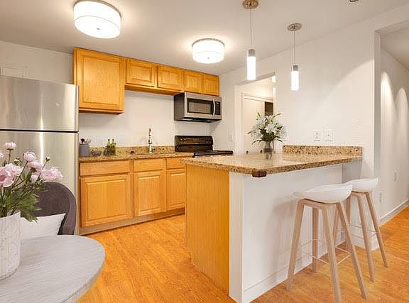 5th image of 2419 Dexter Ave N