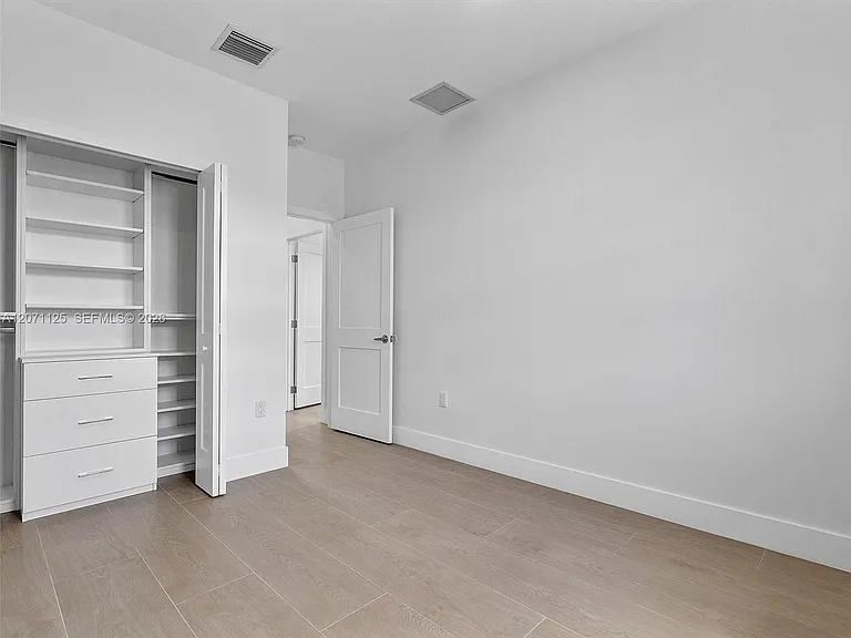 112 Florida Ave — Photo 29