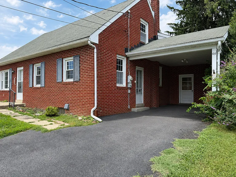 69 W Charlotte St — Photo 2