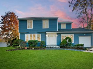 4 Carto Cir, Deer Park, NY 11729