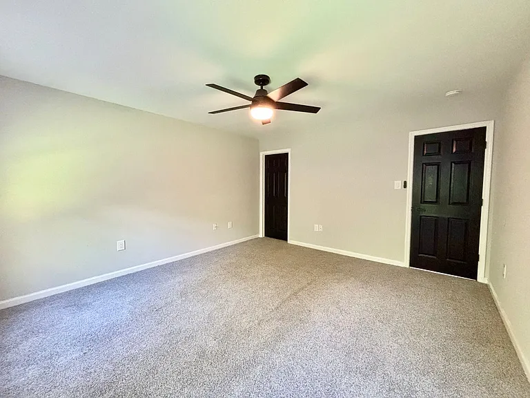 1040 W 35th St — Photo 10
